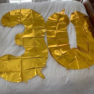 Gold “30” mylar balloons!